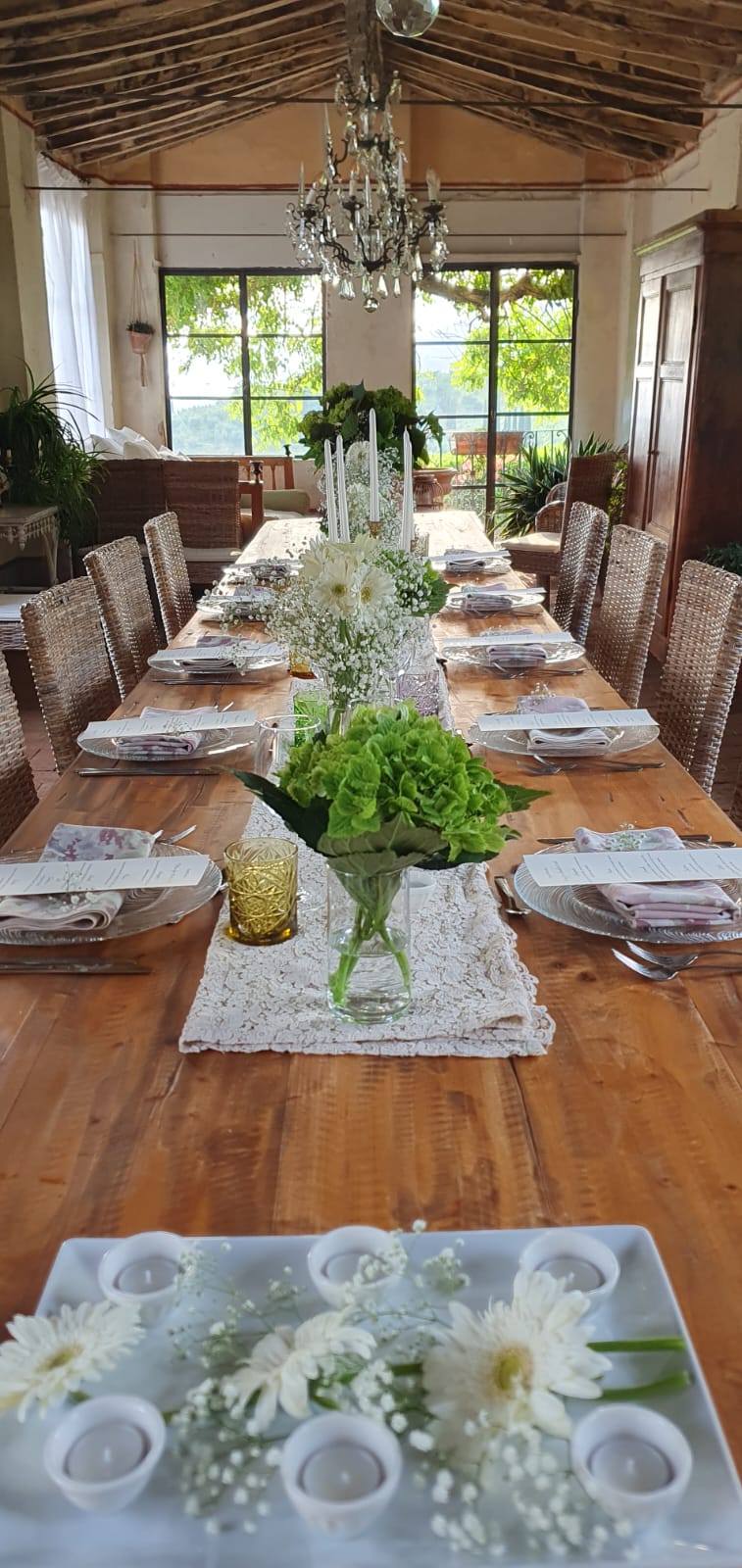 Chef at Home private dining table prepared in Tuscany